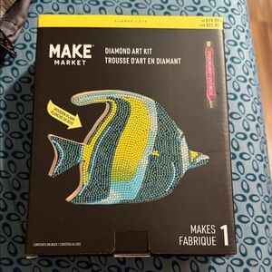 MAKE Market Diamond Art Kit - Blue and Yellow Fish